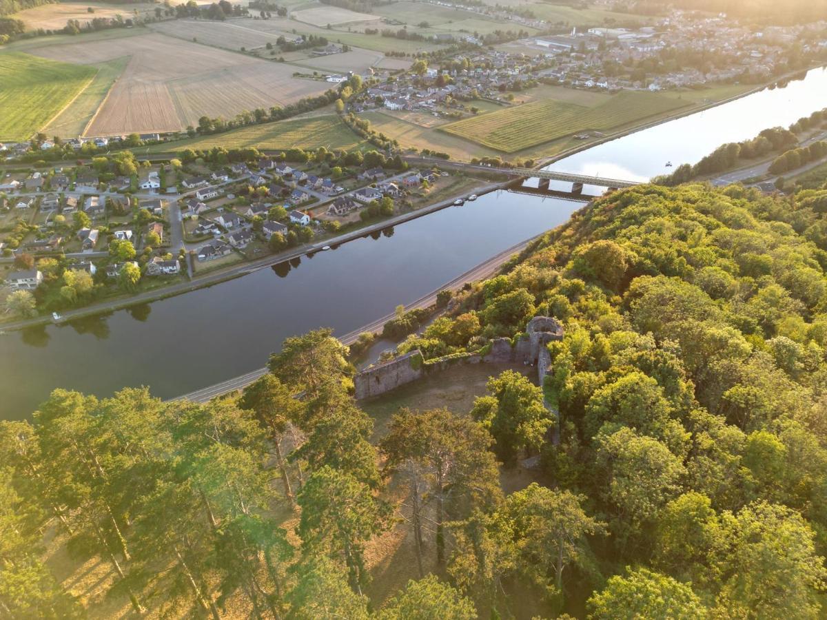 Villa Aux Berges Du Bocq Yvoir Esterno foto