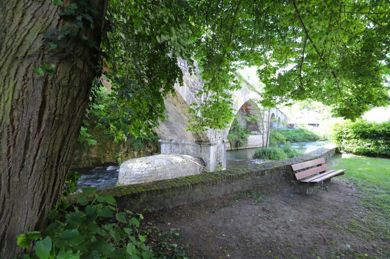 Villa Aux Berges Du Bocq Yvoir Esterno foto